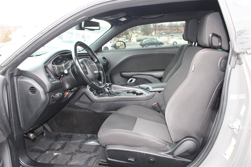 Used 2018 Dodge Challenger SXT image 10
