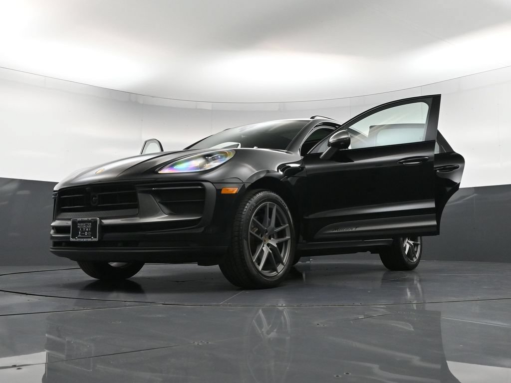 Certified 2024 Porsche Macan Turbo AWD/4WD image 37