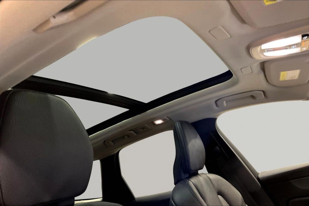Used 2024 Volvo XC60 B5 Plus w/ Protection Package Premier image 26