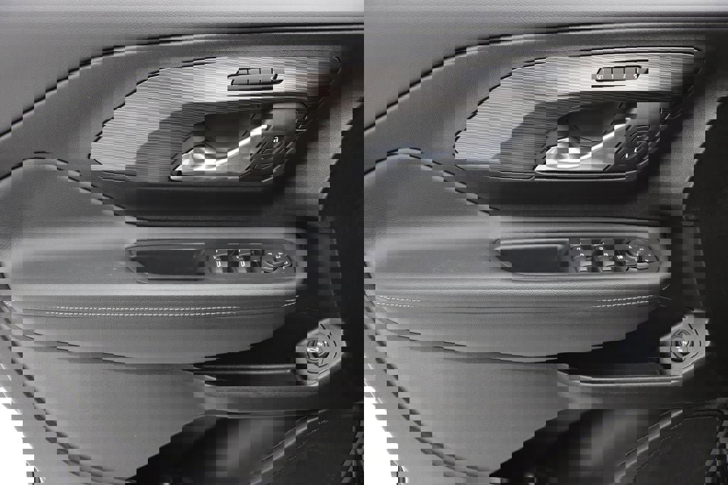 Used 2024 GMC Terrain SLT image 13