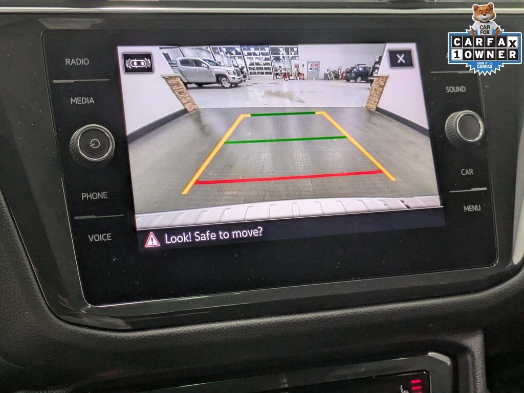 Used 2022 Volkswagen Tiguan SE w/ Panoramic Sunroof Package AWD/4WD image 15