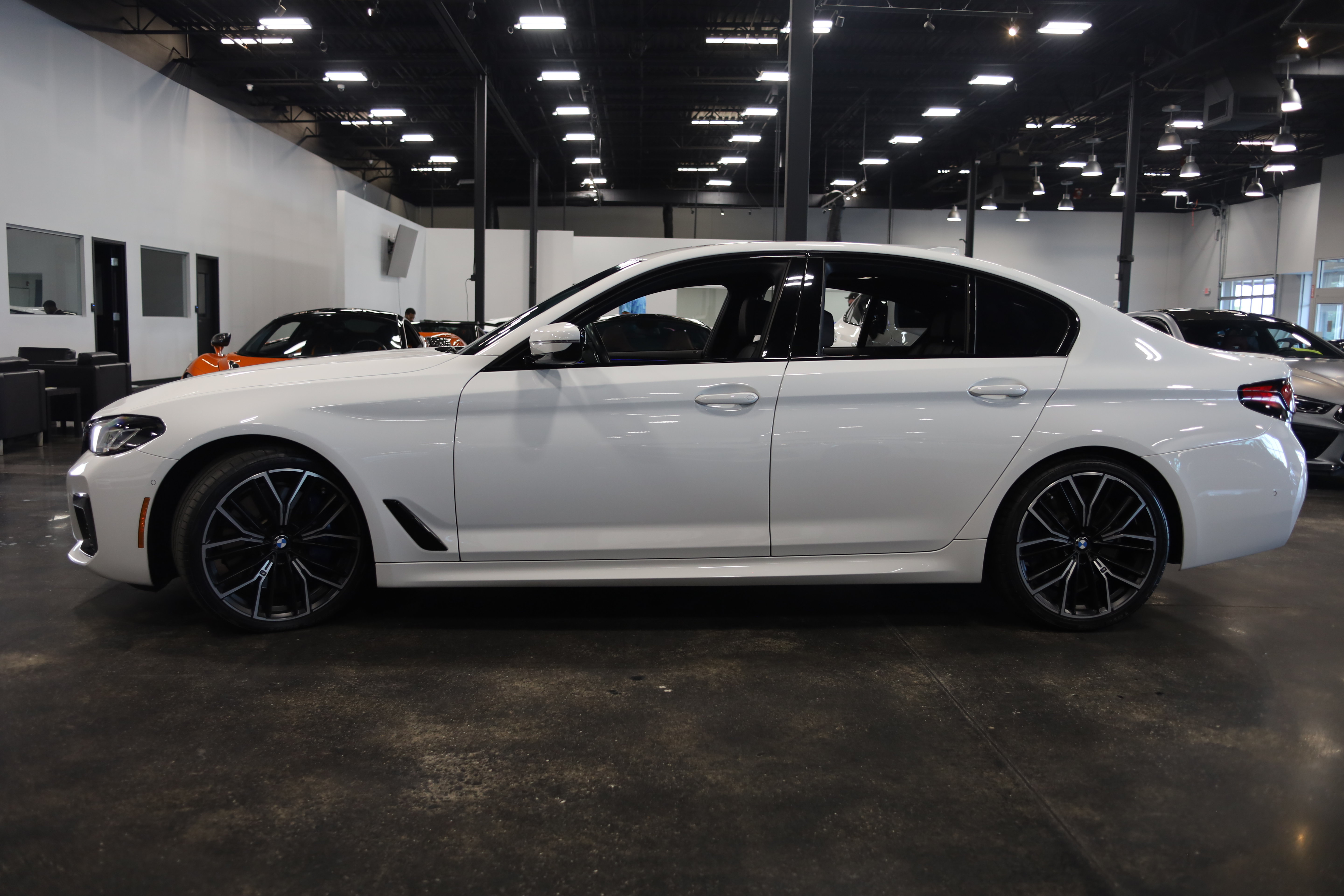 Used 2022 BMW M550i xDrive w/ Premium Package AWD/4WD image 9