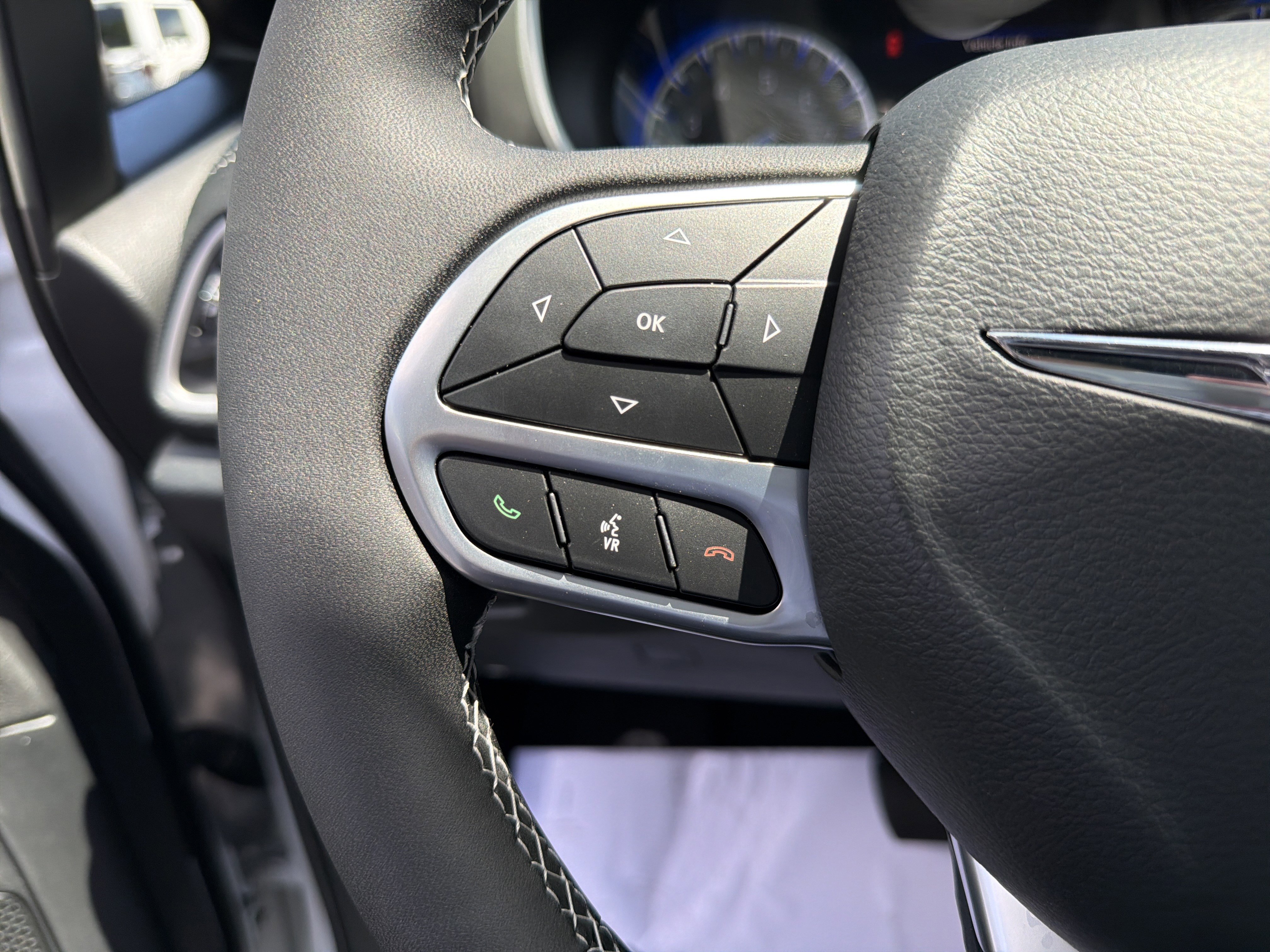Used 2025 Chrysler Pacifica Select FWD image 25