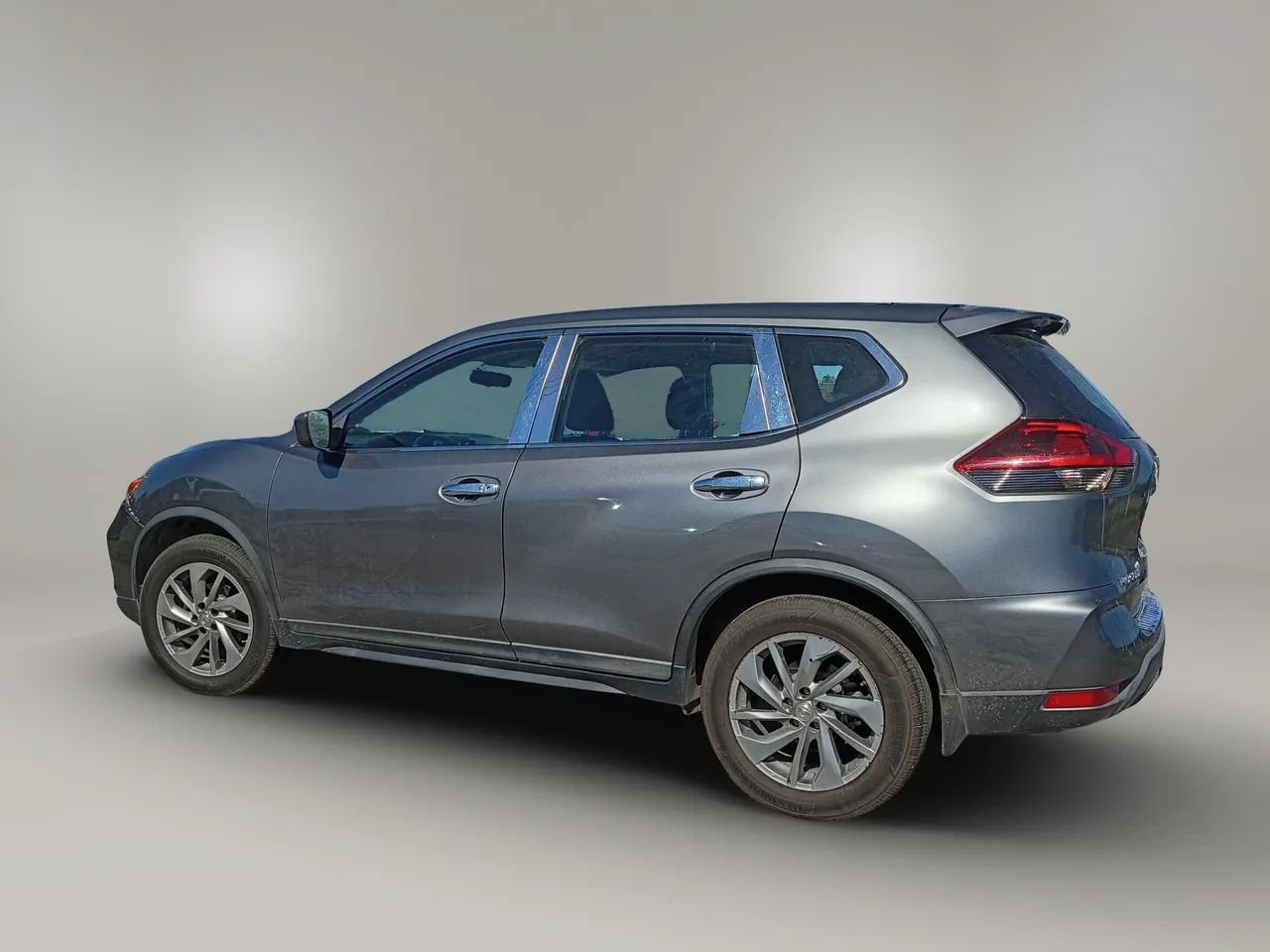 Used 2018 Nissan Rogue S FWD image 31