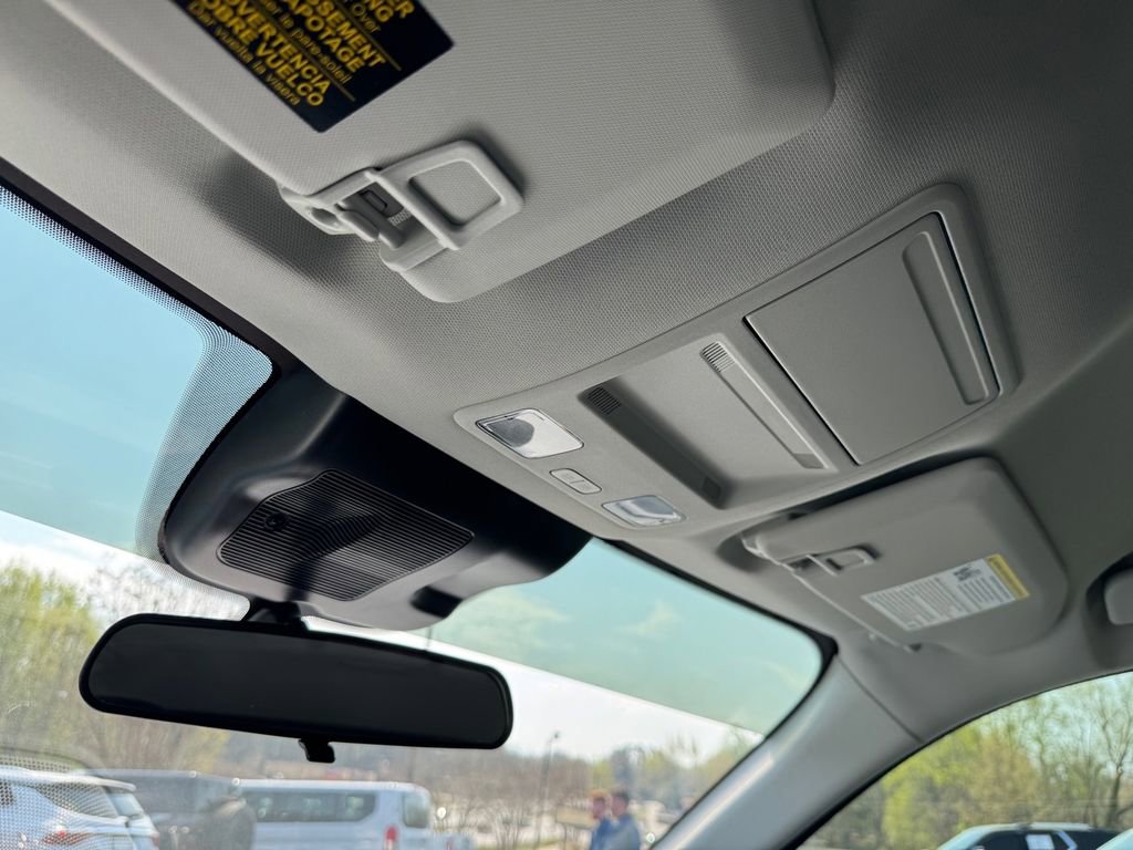 Used 2025 Ford Maverick Lariat w/ Black Appearance Package image 25