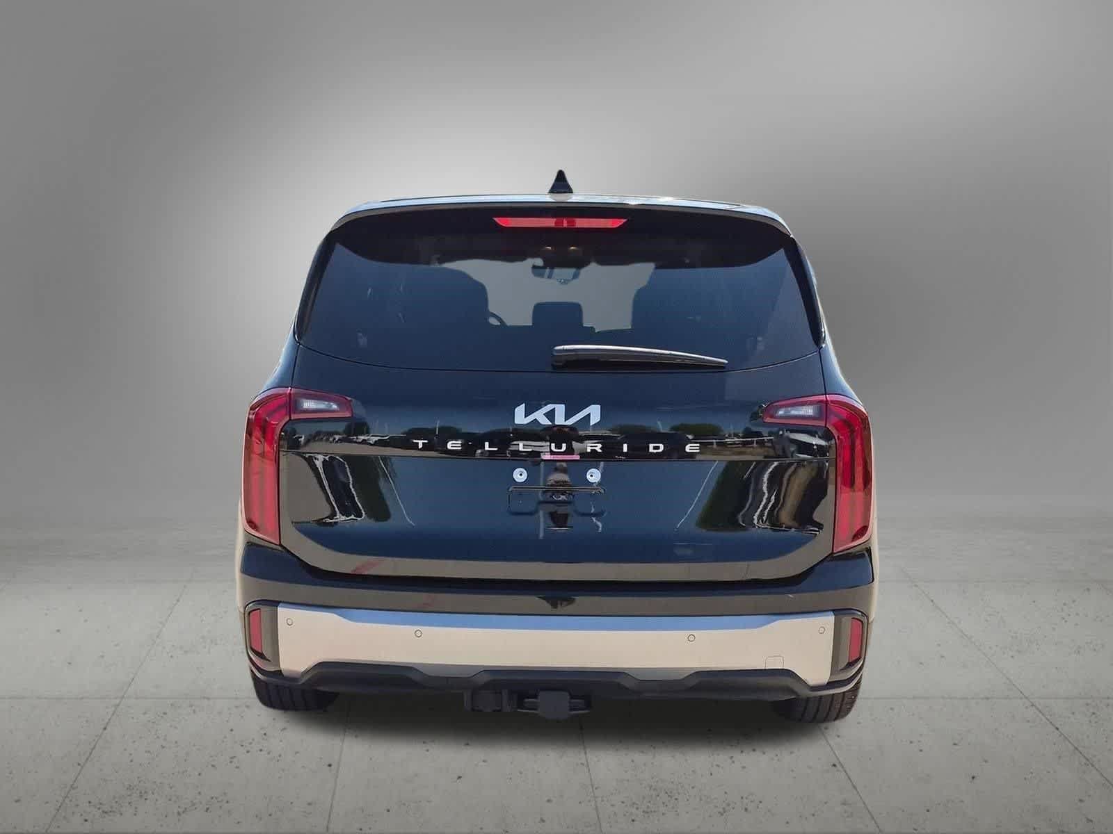 Used 2025 Kia Telluride LX FWD image 5