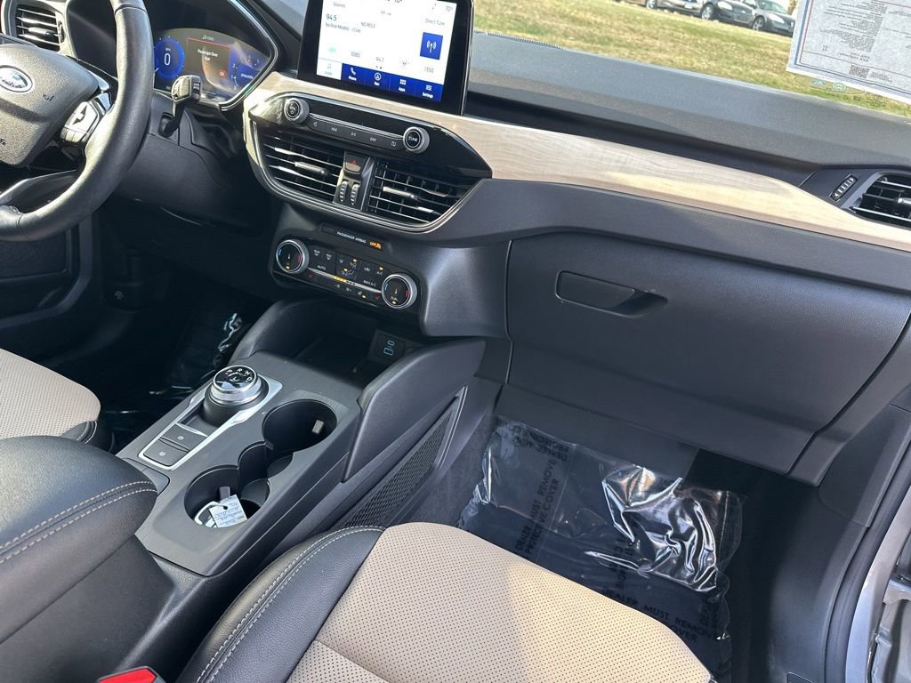 Used 2022 Ford Escape Titanium w/ Titanium Elite Package image 19