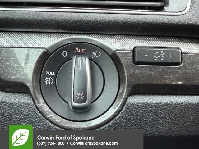 Used 2017 Volkswagen Passat 1.8T SE FWD image 26