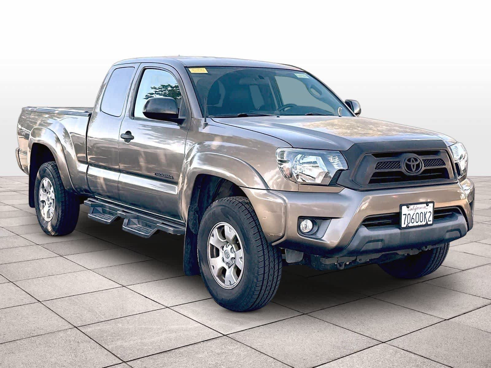 Used 2014 Toyota Tacoma 4x4 Access Cab V6 w/ SR5 Package image 3