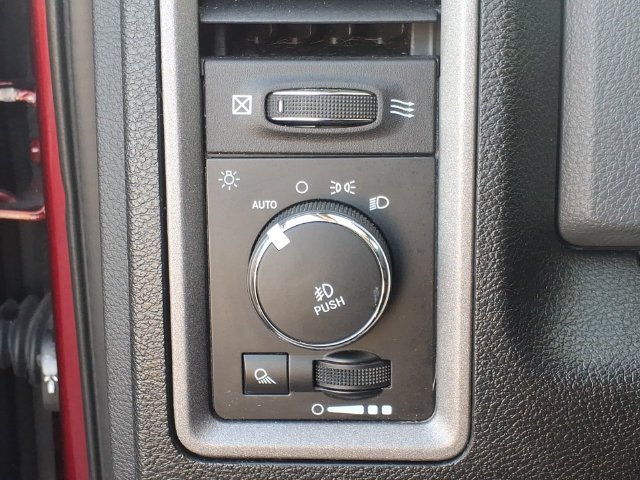 Used 2017 RAM 1500 Express AWD/4WD image 14
