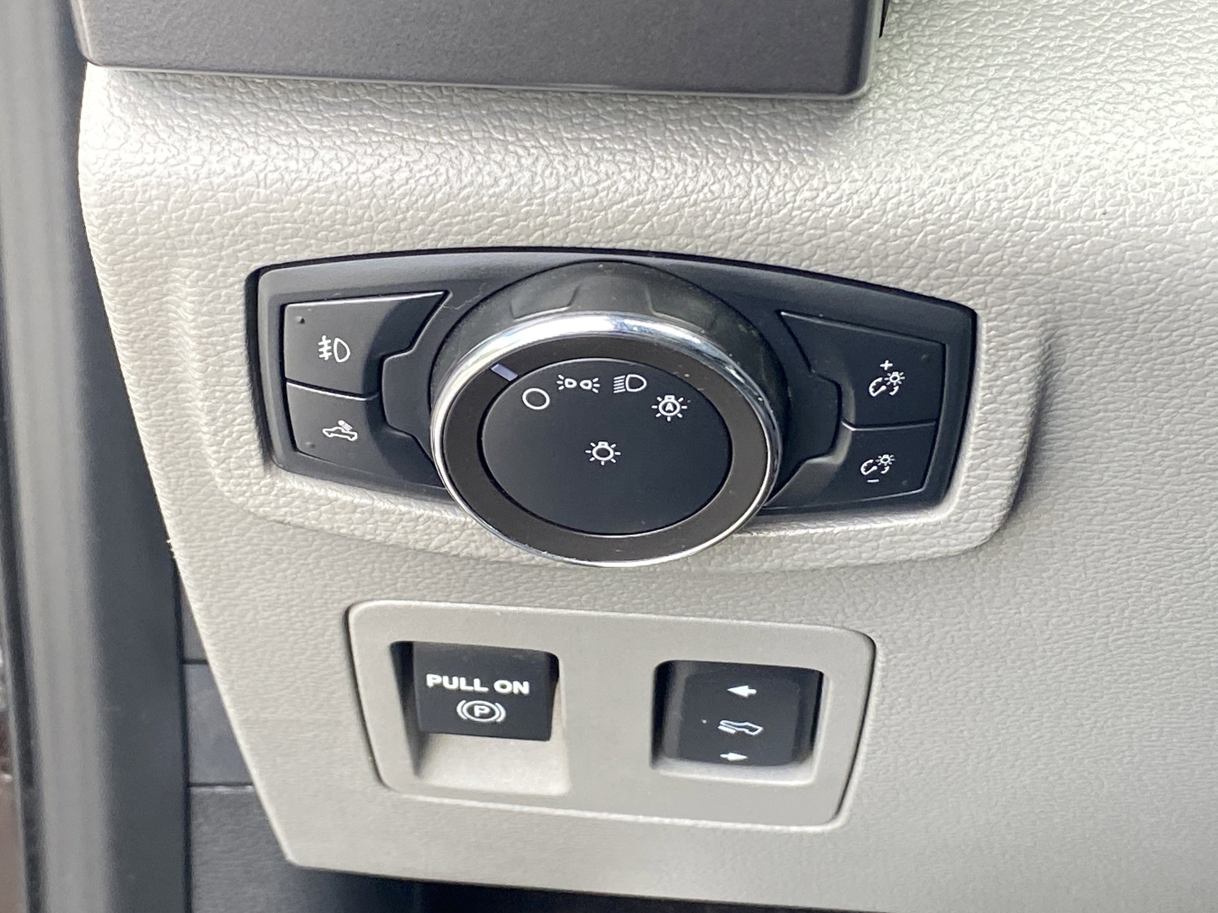 Used 2020 Ford F150 XLT w/ Equipment Group 302A Luxury AWD/4WD image 14