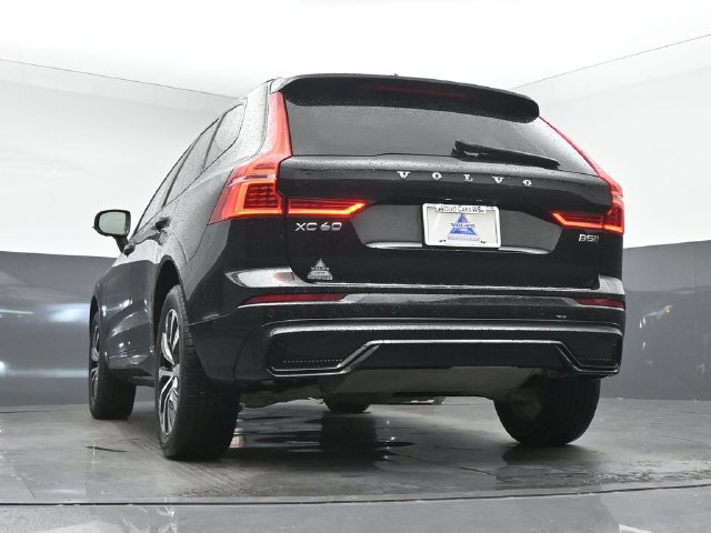 Used 2024 Volvo XC60 B5 Plus w/ Protection Package Premier AWD/4WD image 39