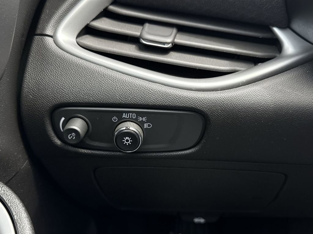 Used 2024 Chevrolet Malibu LT FWD image 21