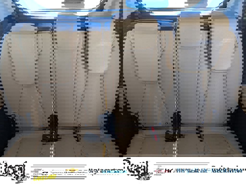 Used 2023 Kia Carnival EX image 15