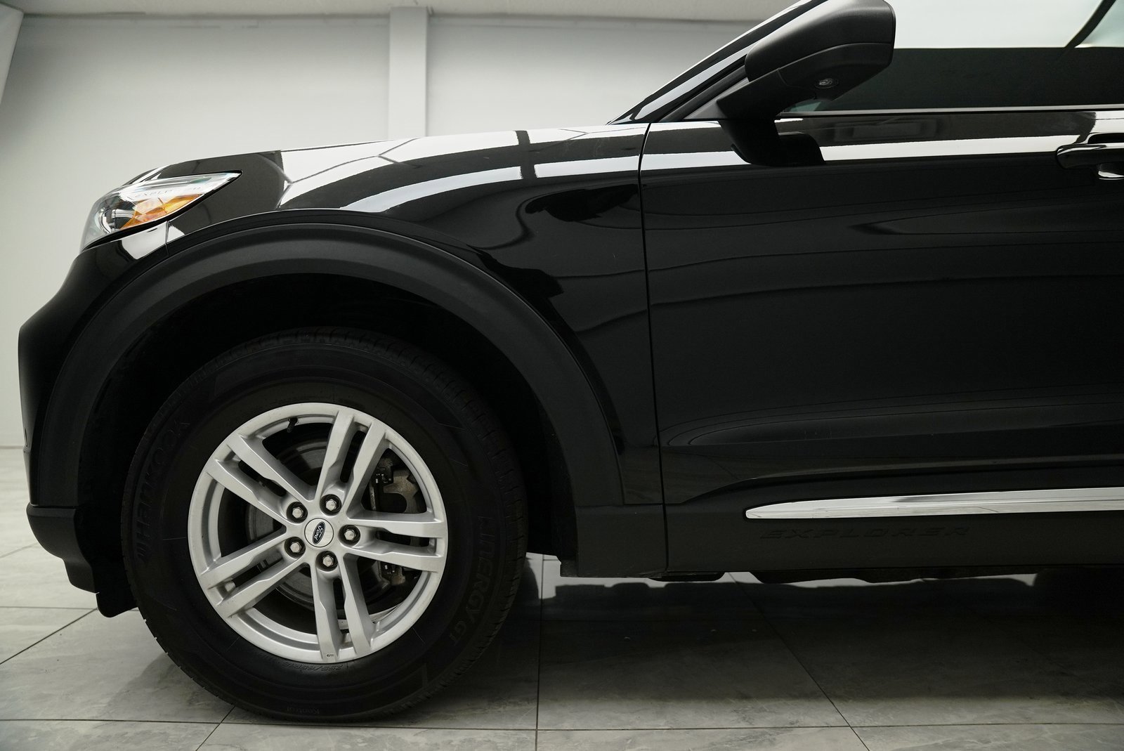 Used 2023 Ford Explorer XLT w/ Equipment Group 202A image 10