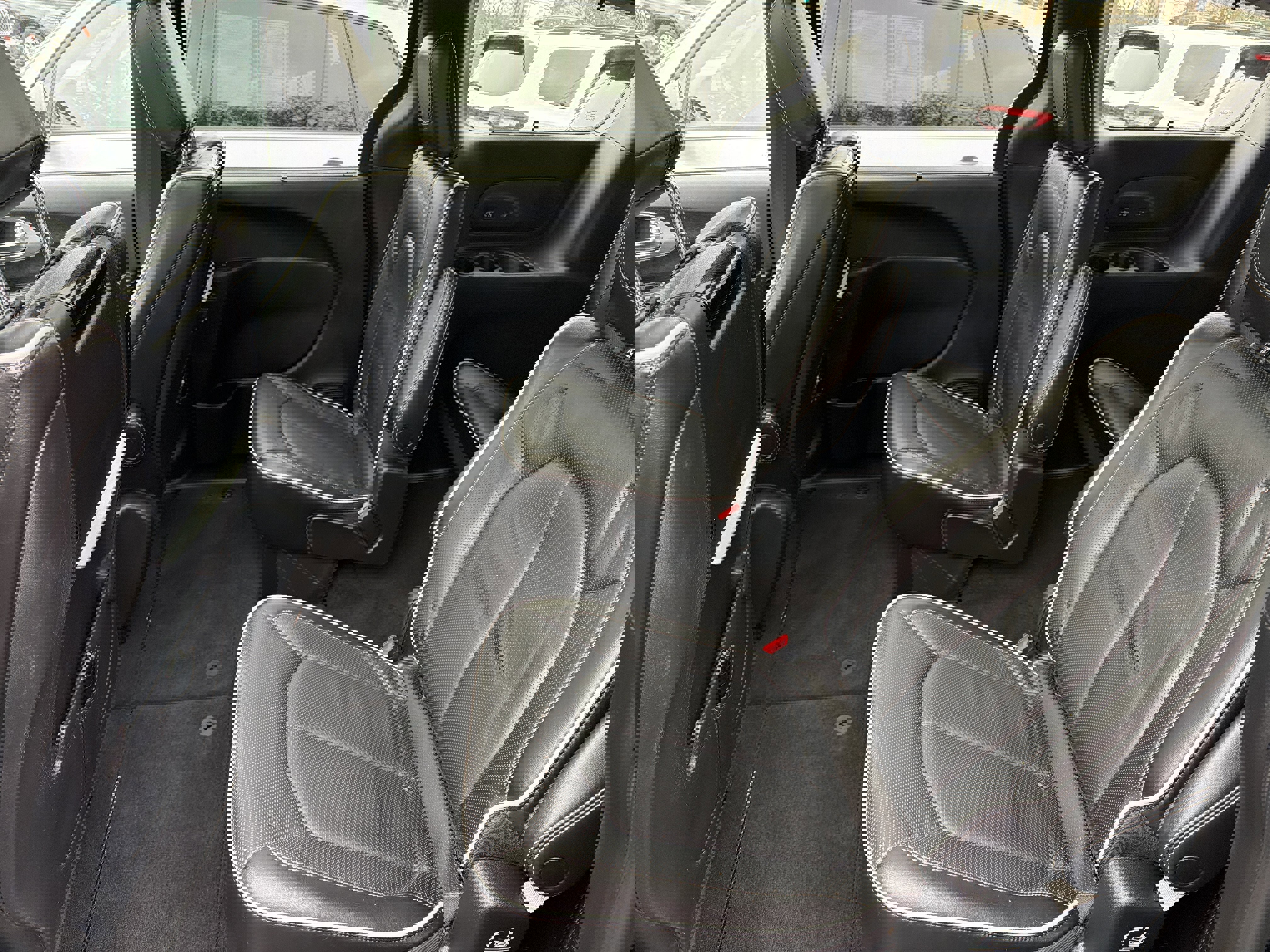 Used 2022 Chrysler Pacifica Limited w/ Uconnect Theater Family Group image 11