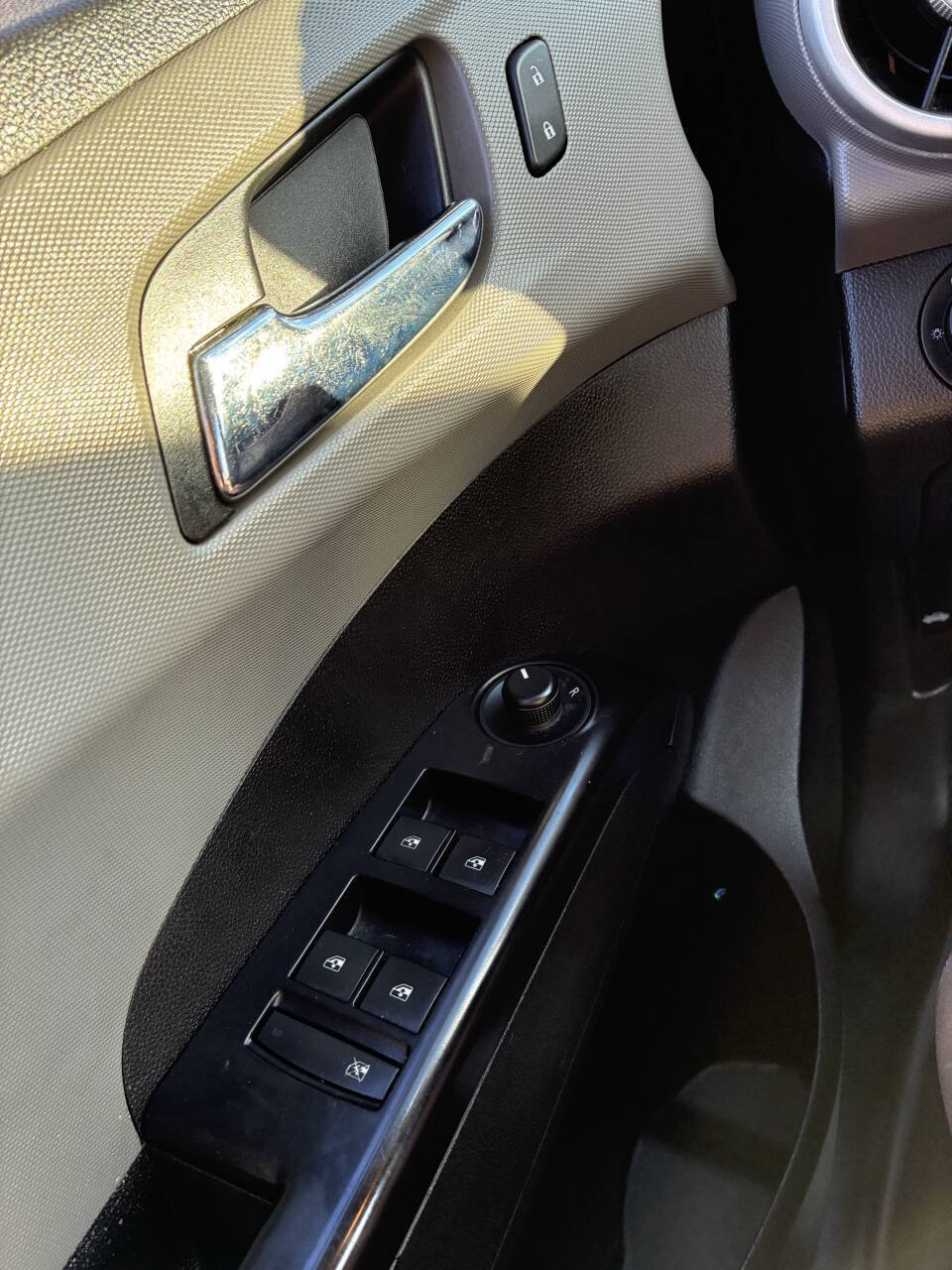 Used 2019 Chevrolet Sonic LT FWD image 33
