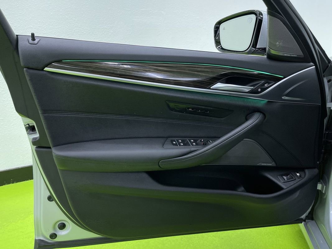 Used 2019 BMW 530e xDrive w/ Convenience Package image 16