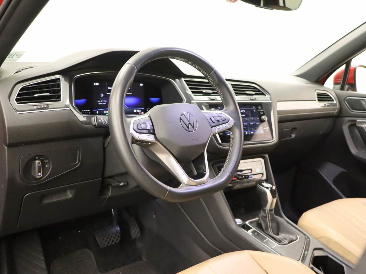 Used 2022 Volkswagen Tiguan SE FWD image 13