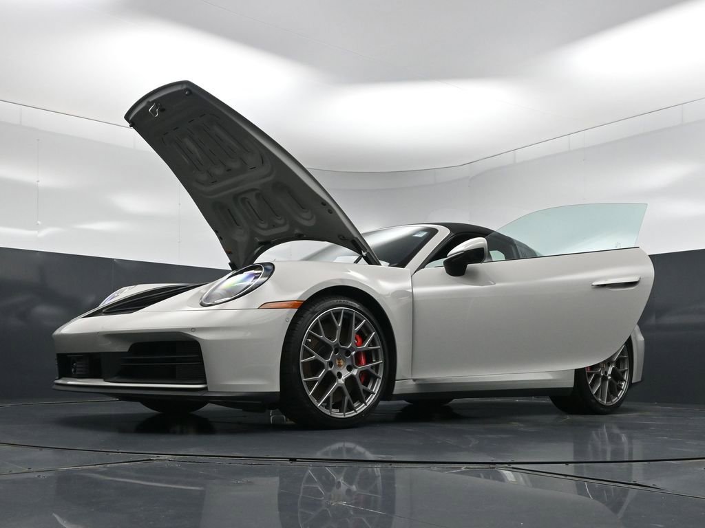 Certified 2026 Porsche 911 Targa 4S AWD/4WD image 34