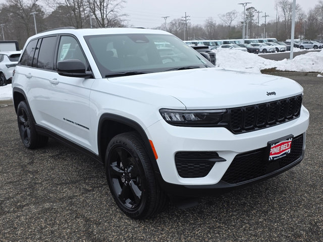 Certified 2025 Jeep Grand Cherokee Altitude image 9