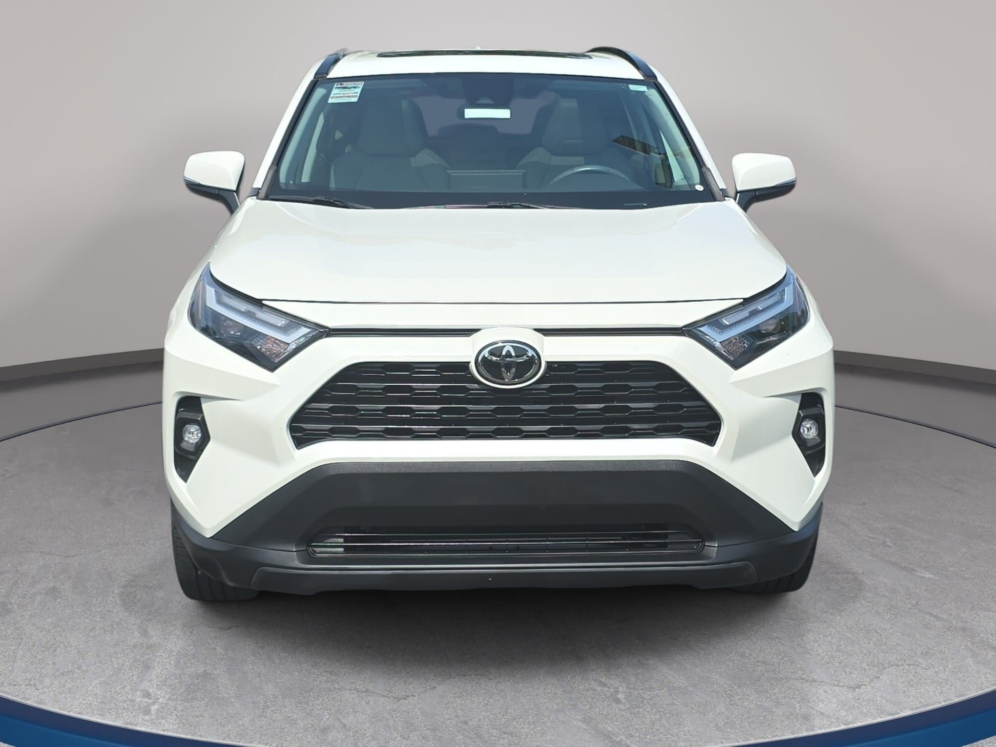 Used 2022 Toyota RAV4 XLE Premium AWD/4WD image 2