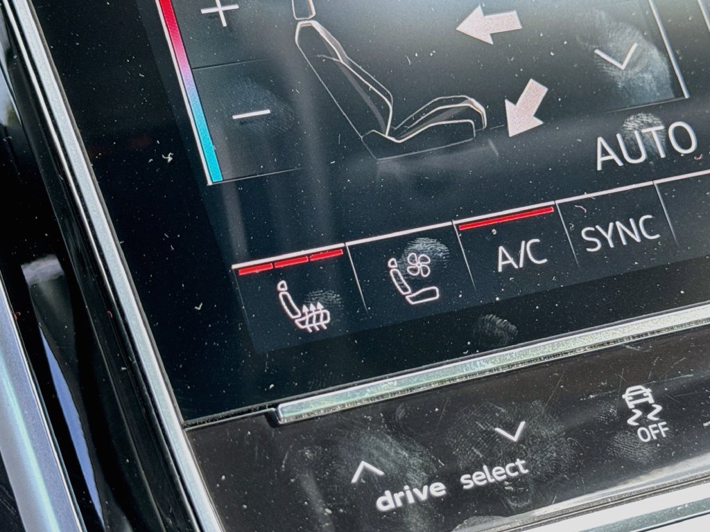 Used 2023 Audi A8 L 3.0T AWD/4WD image 21