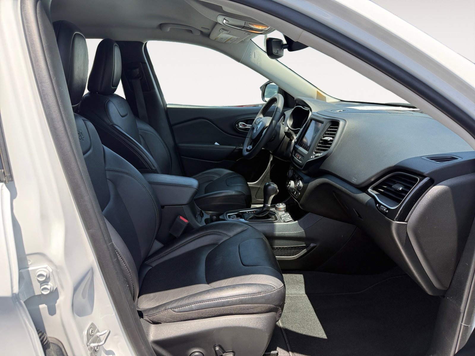 Used 2023 Jeep Cherokee Altitude Lux image 19