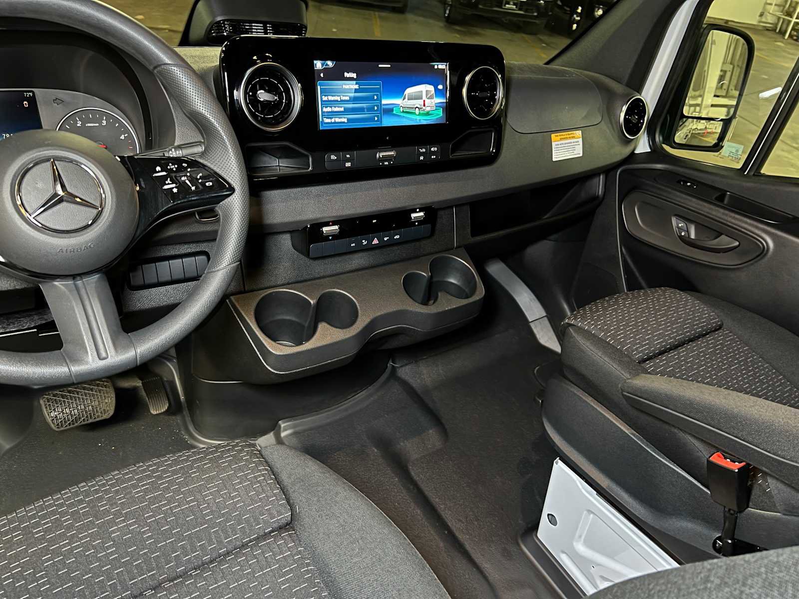 Used 2025 Mercedes-Benz Sprinter 2500 image 31
