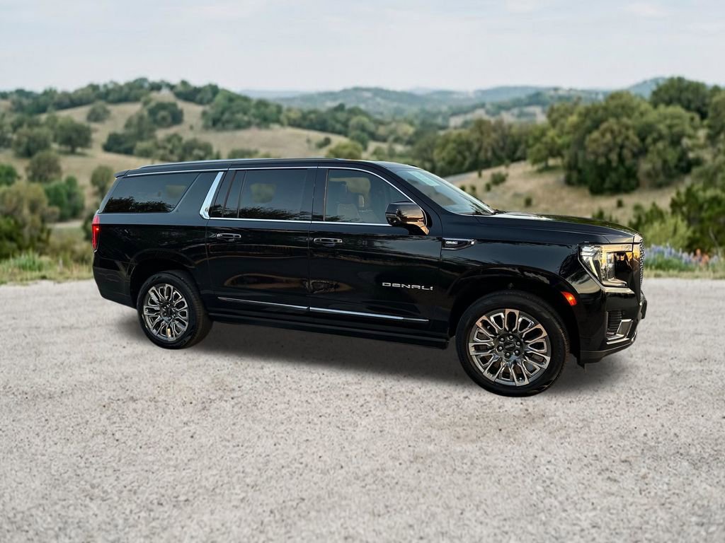 Used 2023 GMC Yukon XL Denali Ultimate AWD/4WD image 14