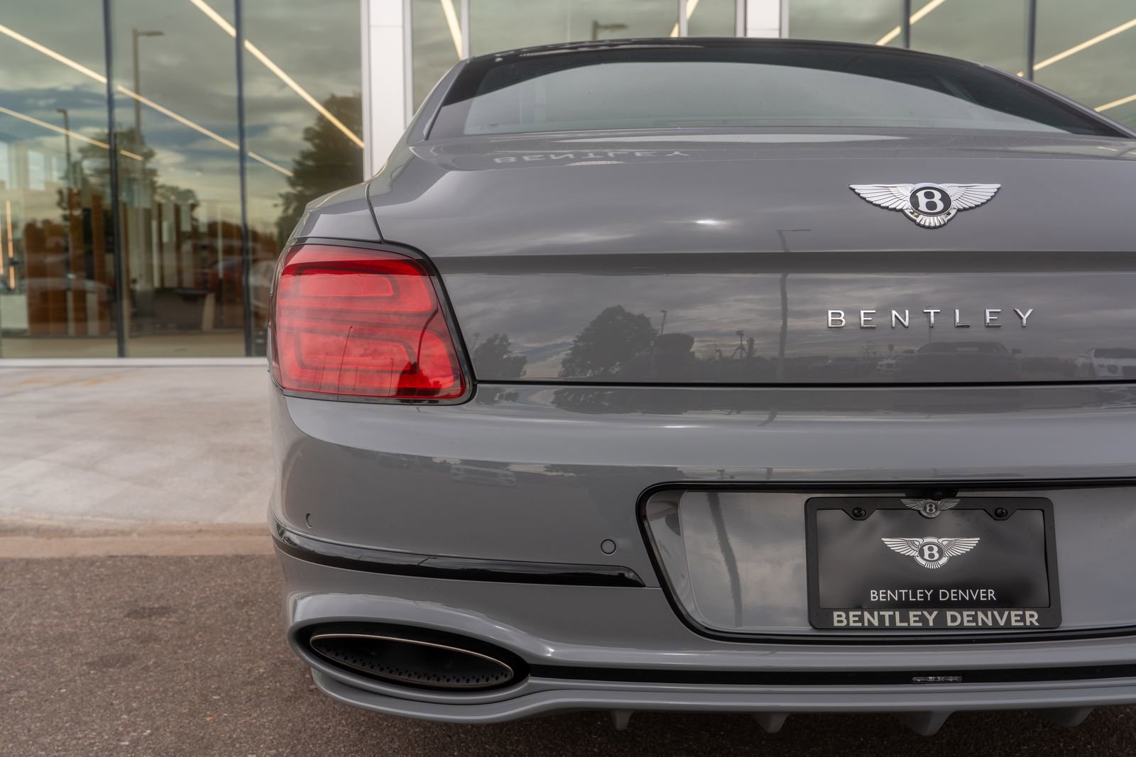 New 2025 Bentley Flying Spur Plug-In Hybrid image 16