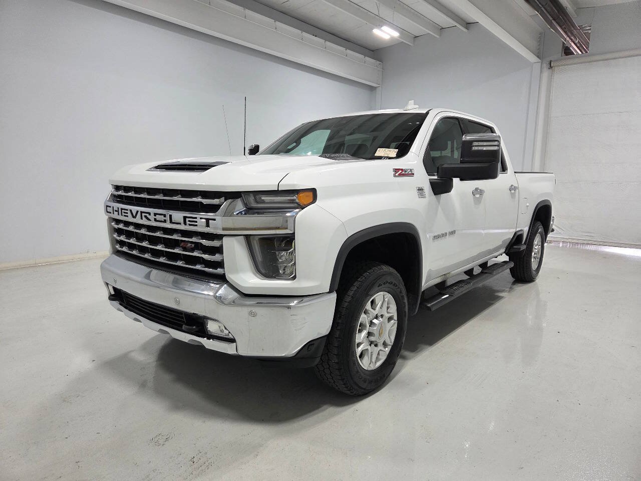 Used 2023 Chevrolet Silverado 2500 LTZ w/ LTZ Convenience Package AWD/4WD image 3