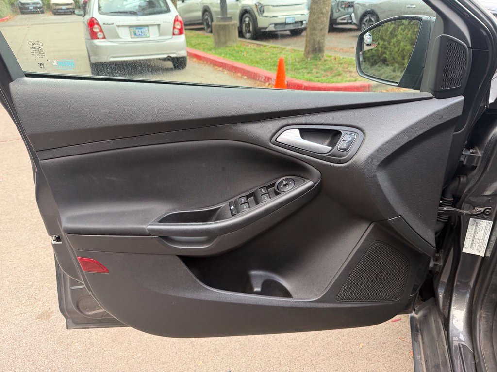 Used 2017 Ford Focus SE FWD image 11