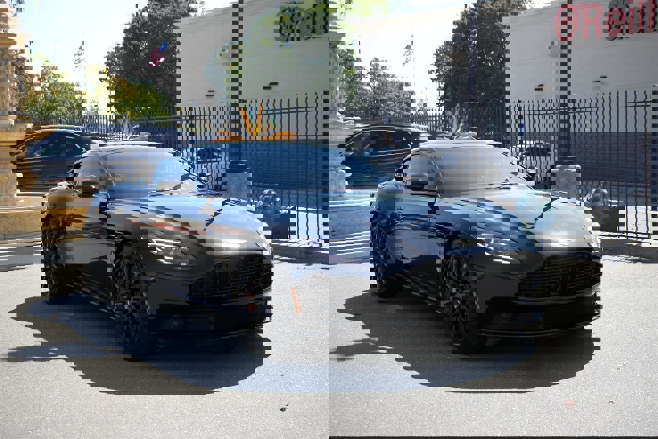 Used 2018 Aston Martin DB11 Coupe image 3