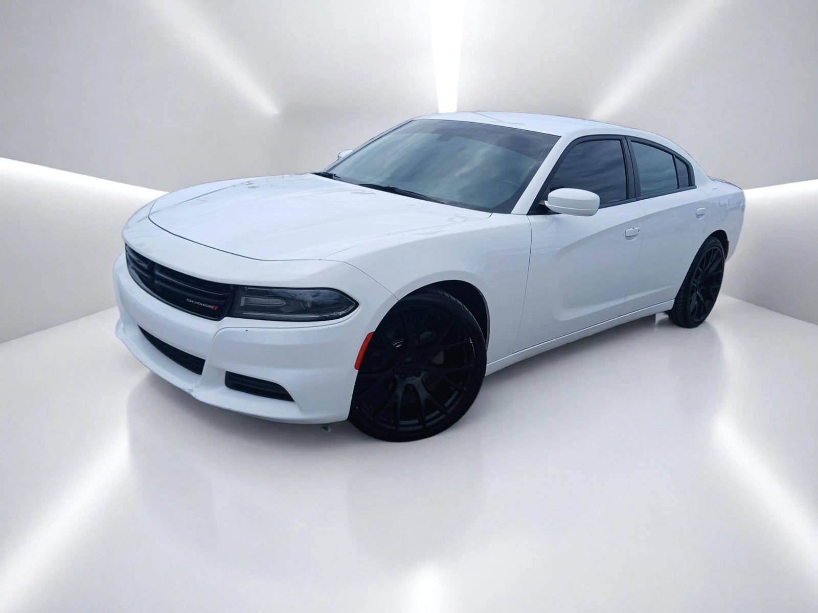Used 2019 Dodge Charger SXT RWD image 2