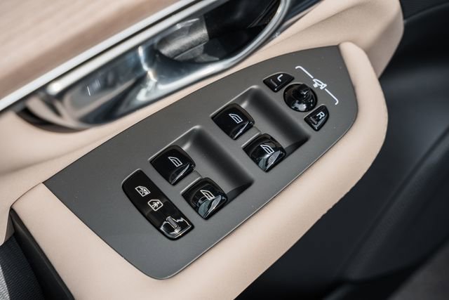 New 2026 Volvo XC90 T8 Plus w/ Protection Package Premier AWD/4WD image 40