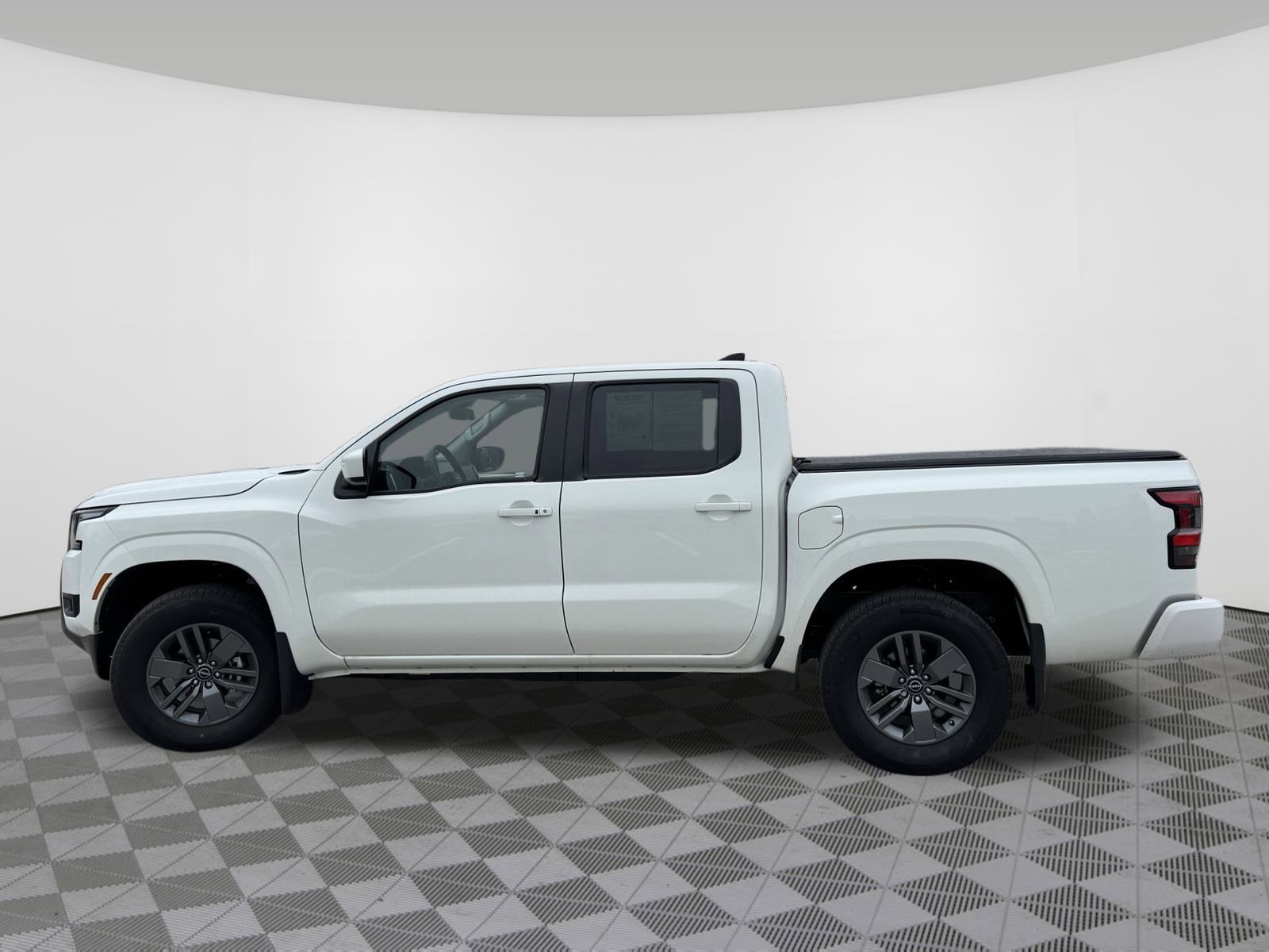 Certified 2025 Nissan Frontier SV w/ SV Convenience Package image 16