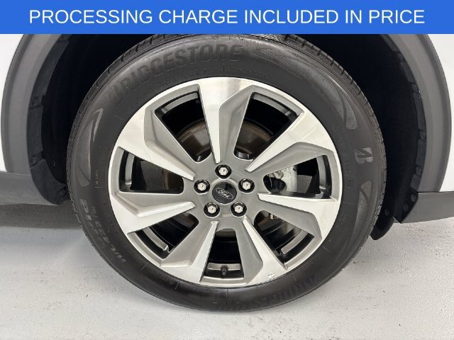 Certified 2025 Ford Escape Platinum AWD/4WD image 2