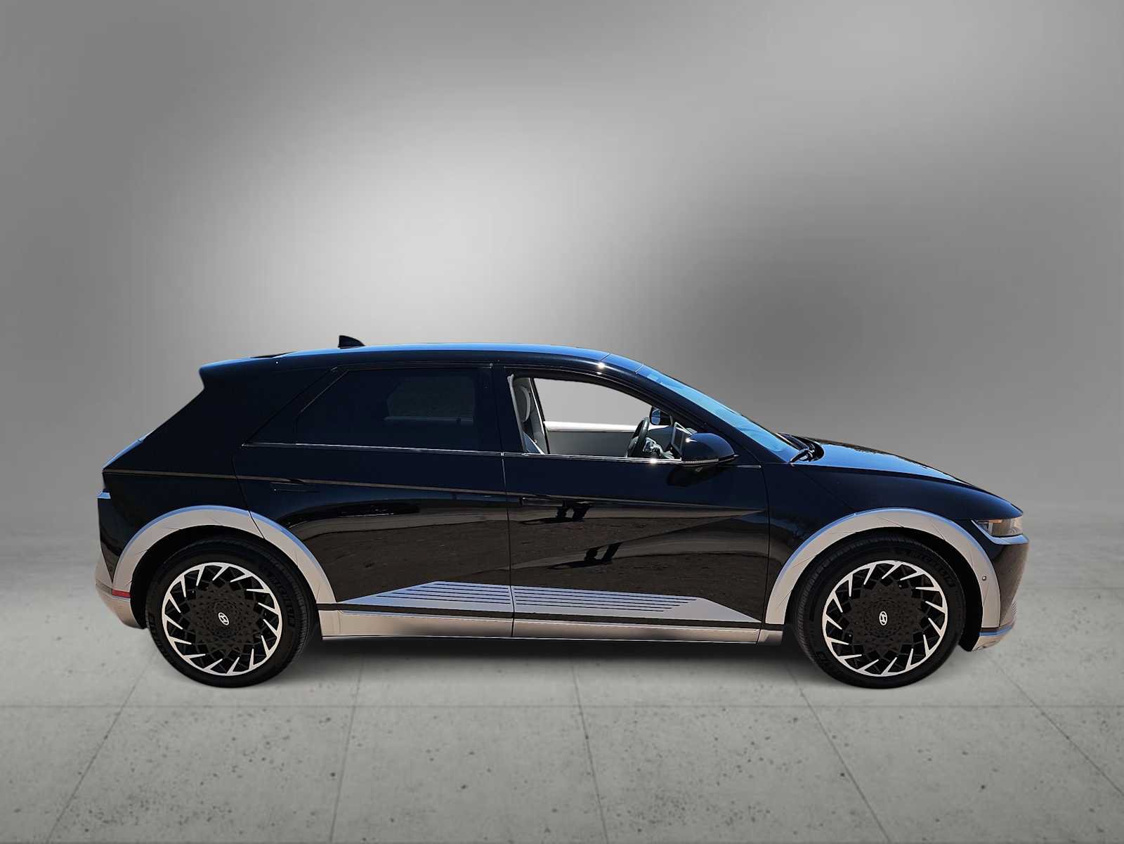 Certified 2023 Hyundai Ioniq 5 Limited AWD/4WD image 9