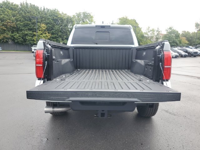 New 2026 Toyota Tacoma TRD Sport w/ TRD Sport Upgrade Package AWD/4WD image 9