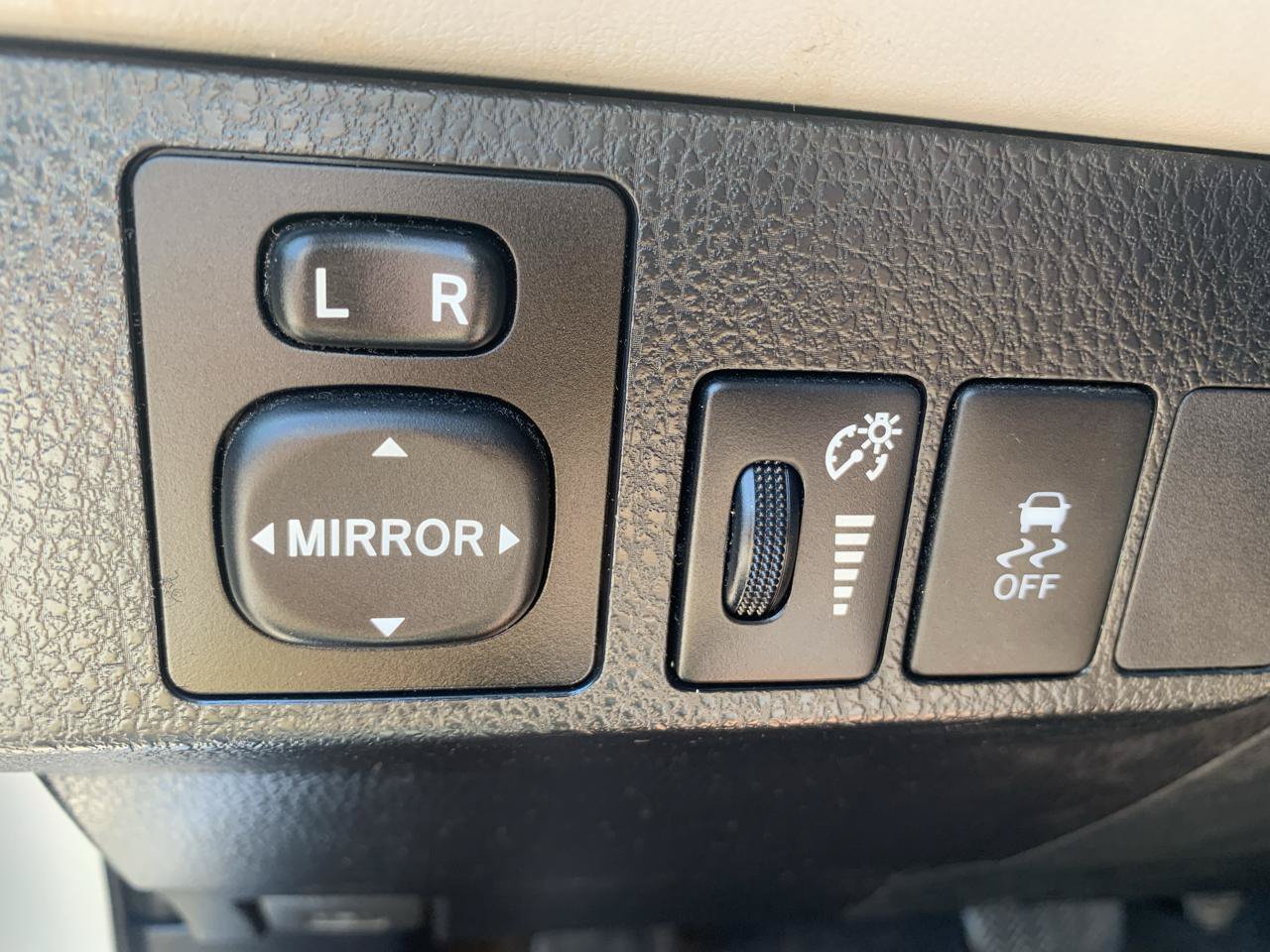 Used 2014 Toyota RAV4 LE FWD image 15