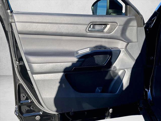 Used 2025 Nissan Pathfinder SV w/ Cargo Package image 17