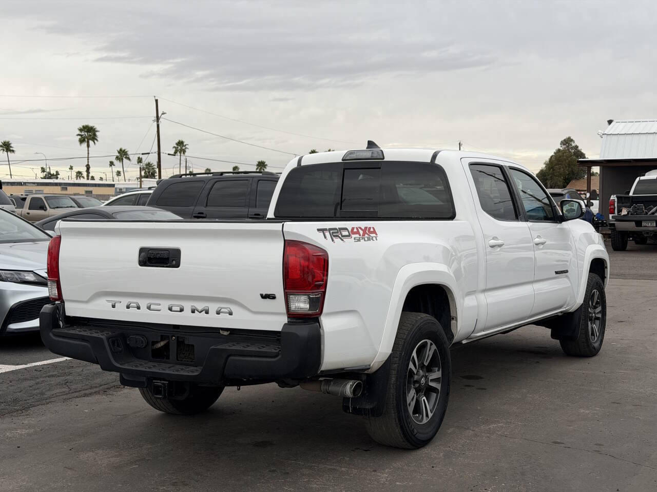 Used 2017 Toyota Tacoma TRD Sport w/ Tow Package image 10