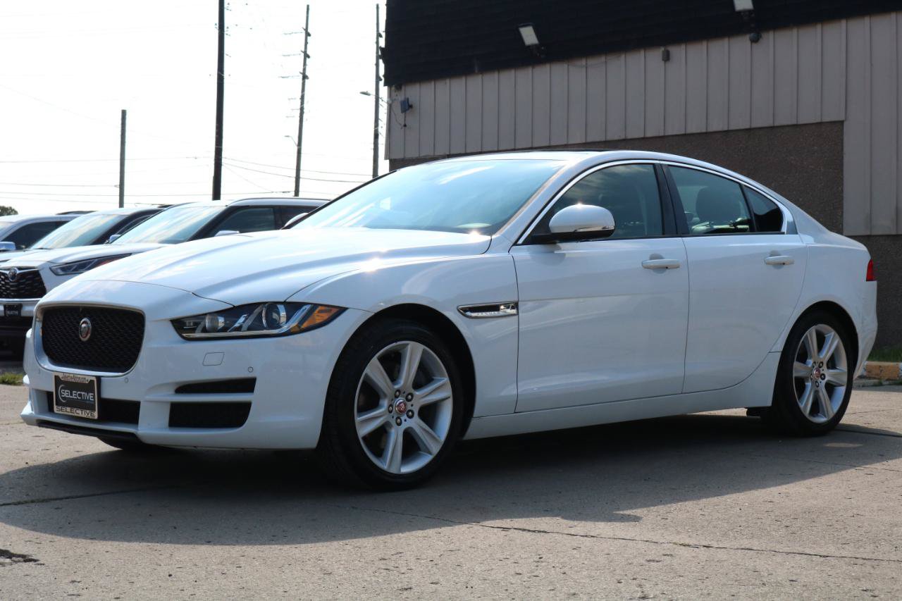 Used 2017 Jaguar XE Premium AWD/4WD image 12