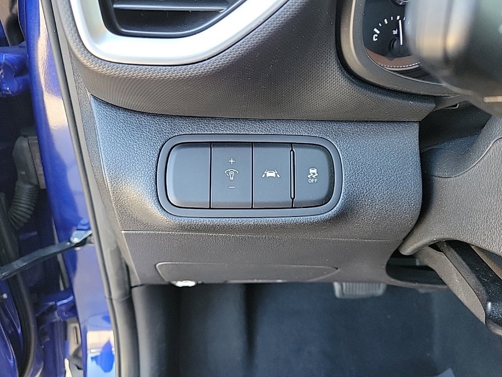 Used 2022 Hyundai Venue SEL w/ Cargo Package FWD image 31