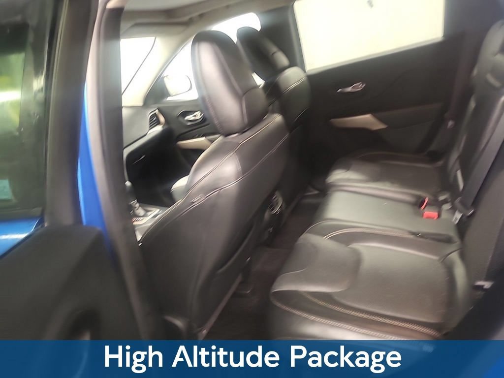 Used 2018 Jeep Cherokee Limited w/ Luxury Group AWD/4WD image 7