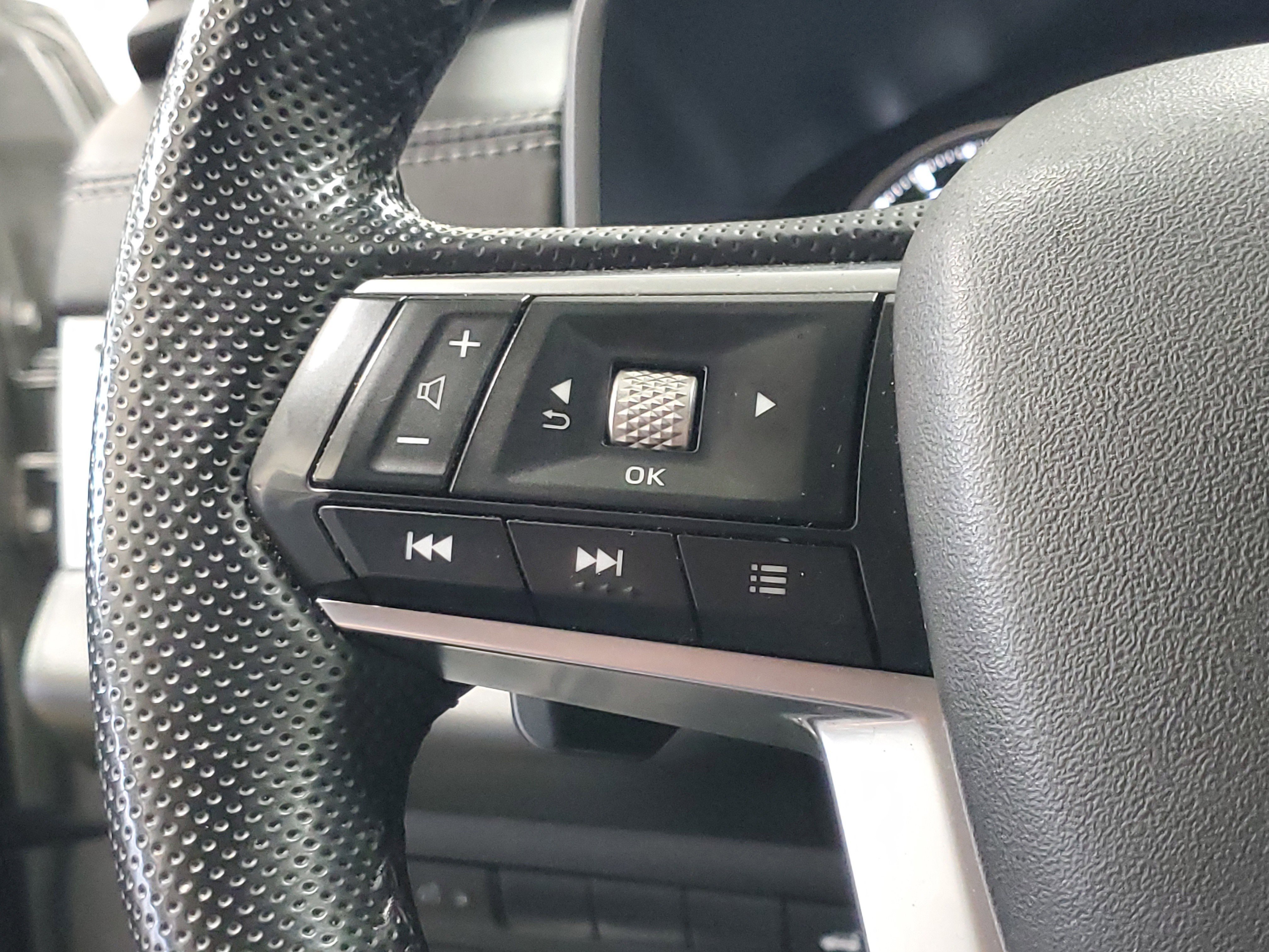 Used 2024 Mitsubishi Outlander SE AWD/4WD image 25