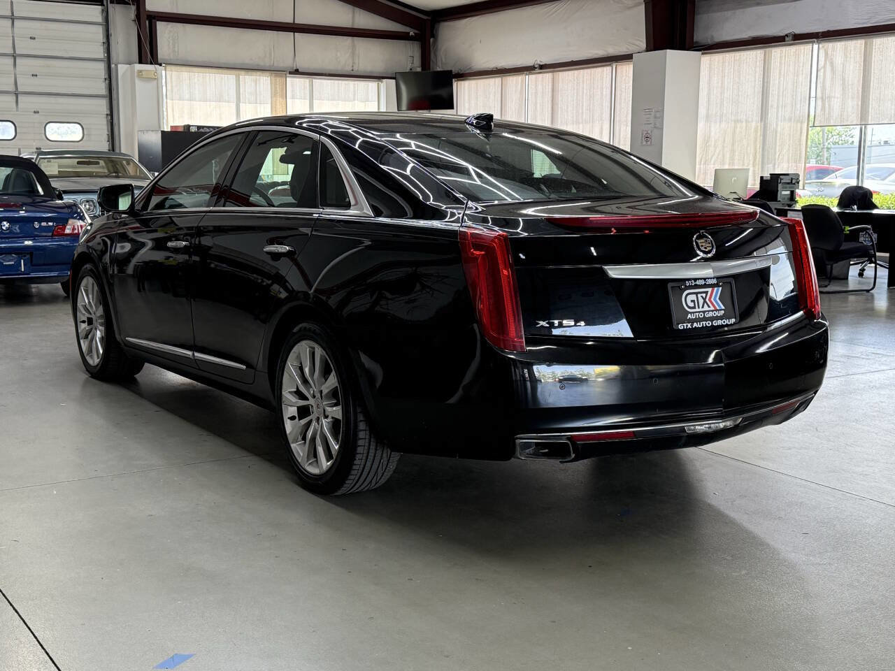 Used 2015 Cadillac XTS Luxury AWD/4WD image 2