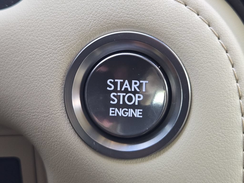 Used 2020 Lexus LX 570 4WD w/ Luxury Package image 21