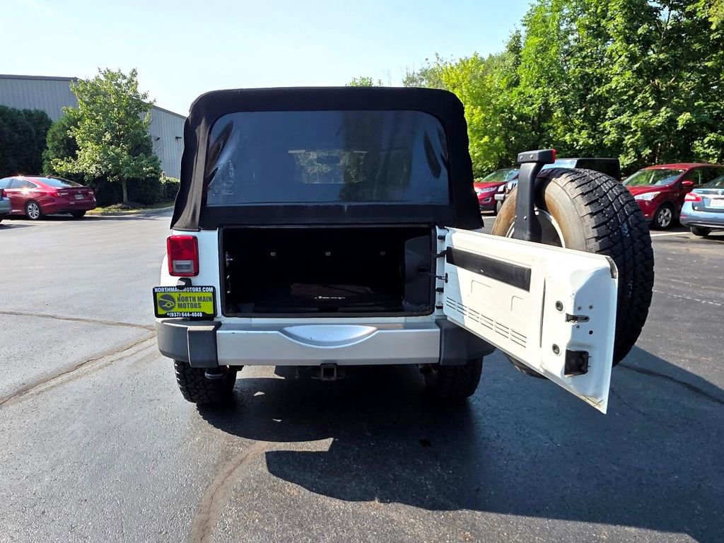 Used 2014 Jeep Wrangler Unlimited Sahara w/ Dual Top Group image 31